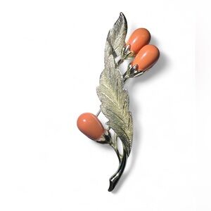 Sarah Coventry Peach Bittersweet Berries Lucite Brooch Pin Scarf Sweater‎